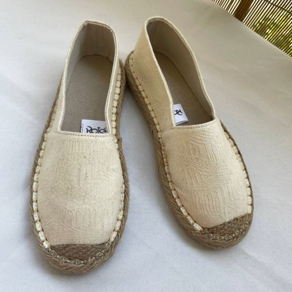 >کفش طرح گیوه کرم کد533